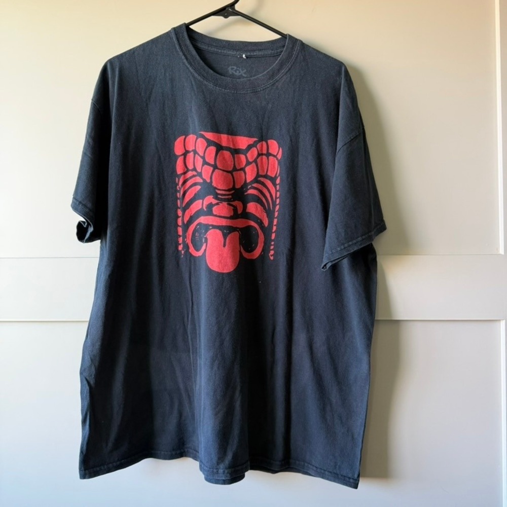 Rix Island Wear T-Shirt Men XL Black Red Tiki Mask Graphic Hawaii Tee Streetwear